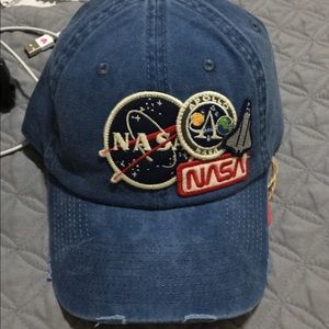 Meet your Posher, Hiralis